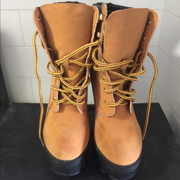 Tan platform ankle bootie👢 - Picture 4 of 8